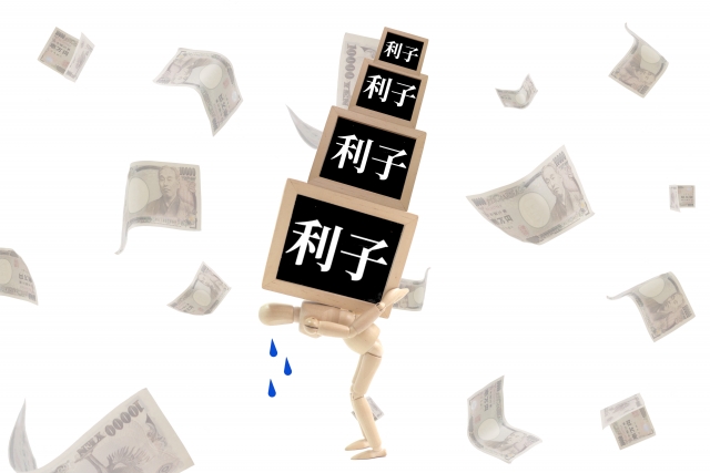 お金を手に頭を抱える。大和郡山市で債務整理の無料相談ができます